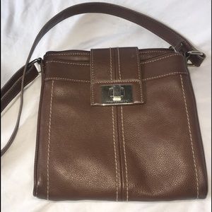 brown midsized purse